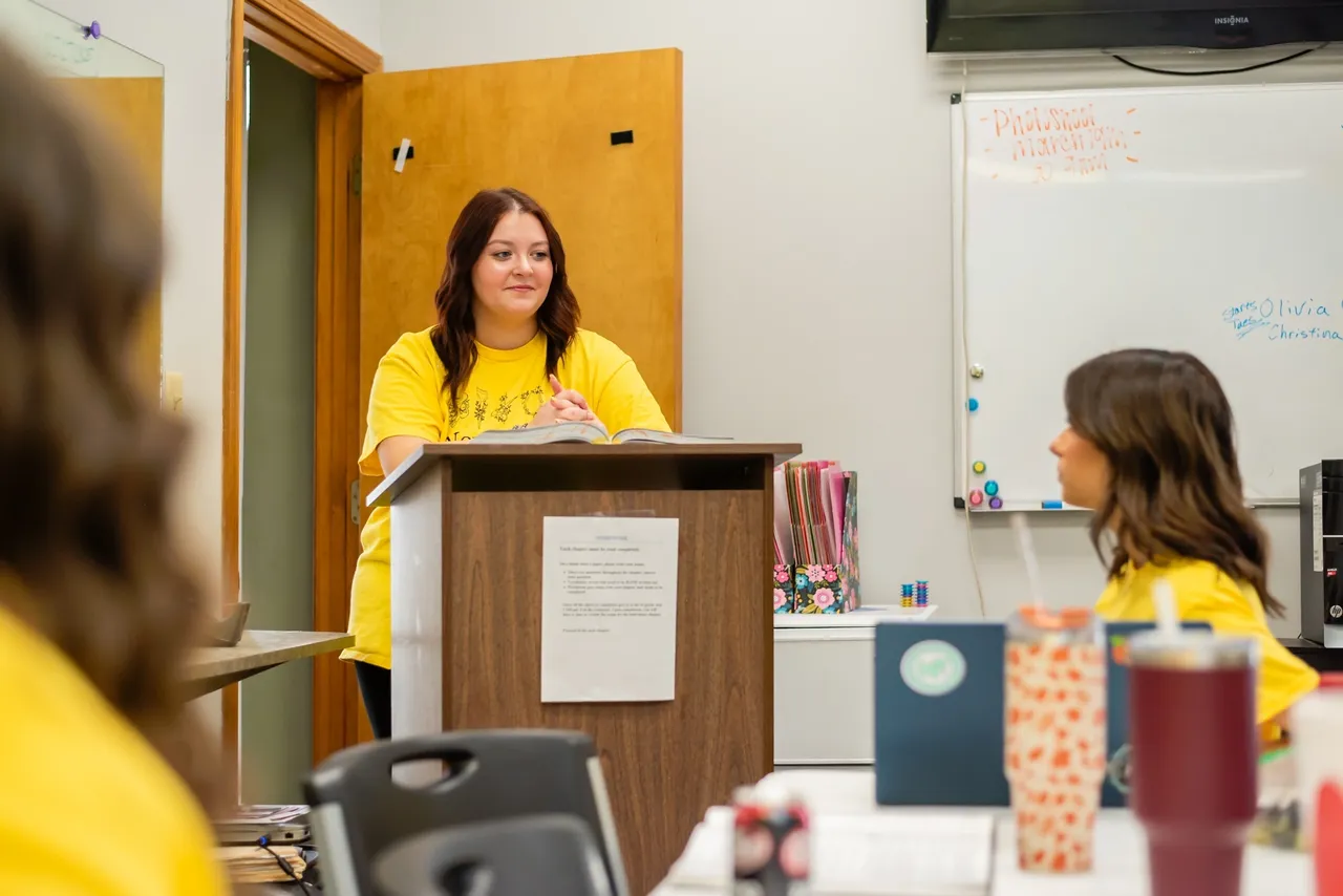 Classroom presentation with attentive listeners